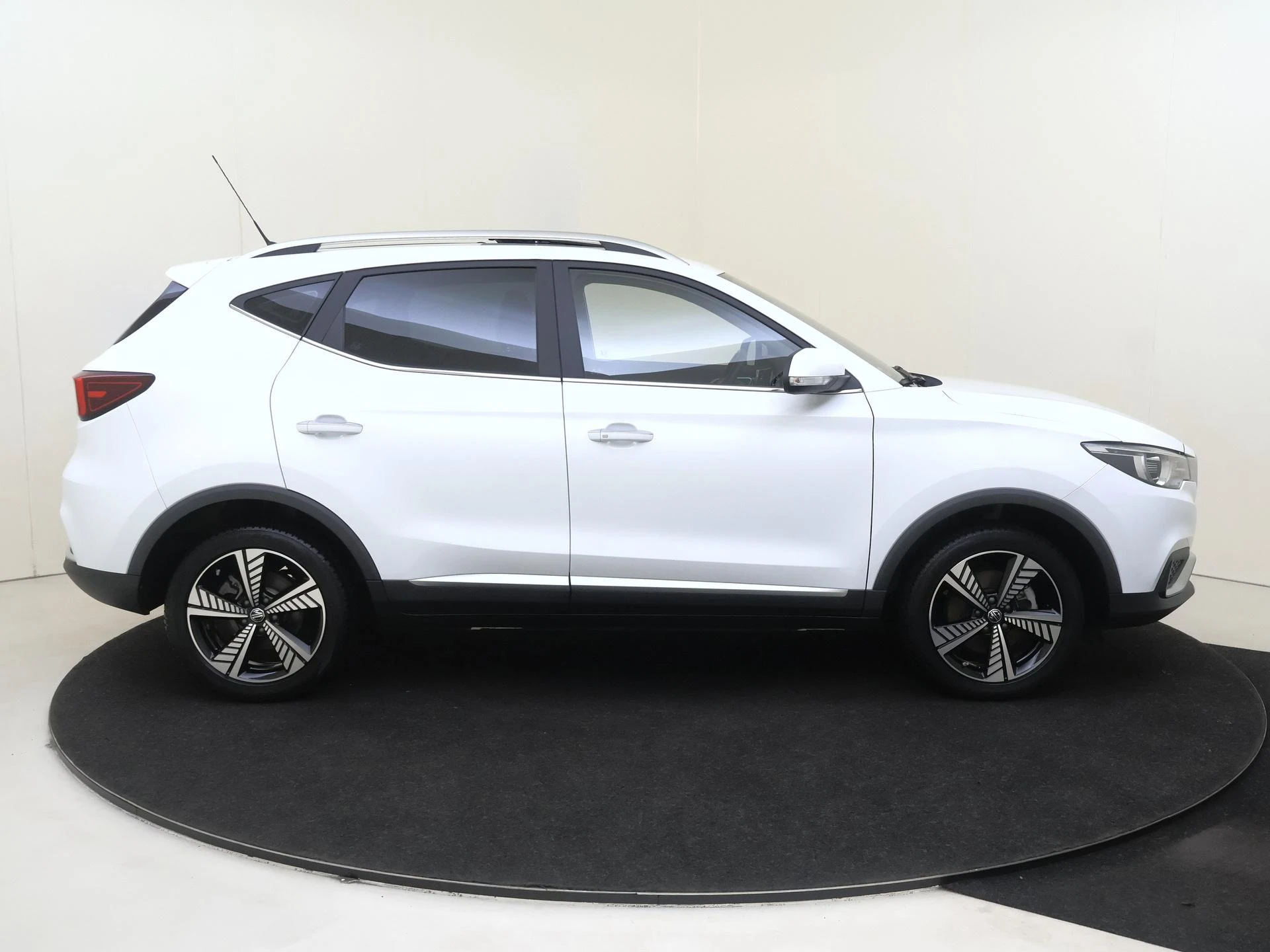 MG-ZS EV-image-10