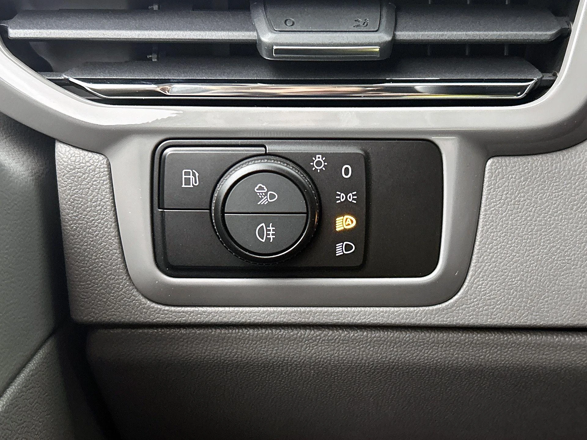 Volkswagen-Transporter-image-14