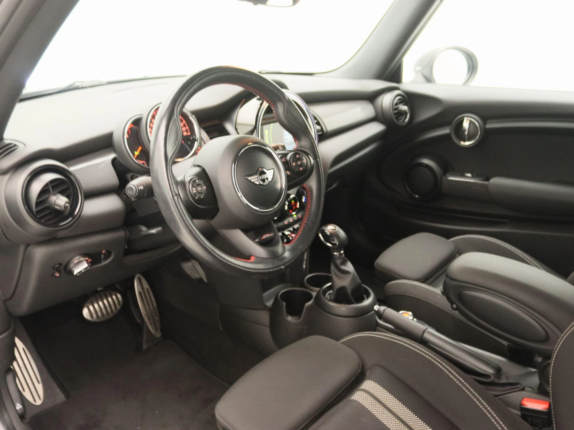 MINI Cooper 1.5 Serious Business