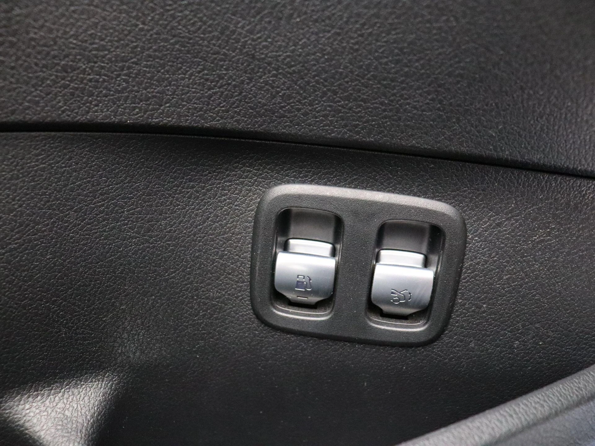 Mercedes-Benz-C-Klasse-image-10