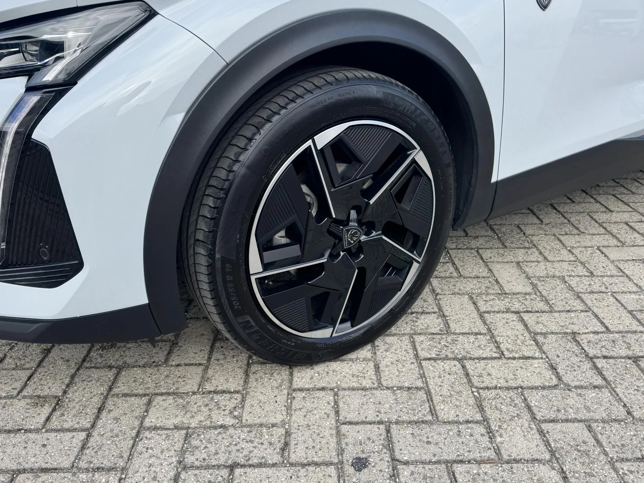 Peugeot-408-image-9