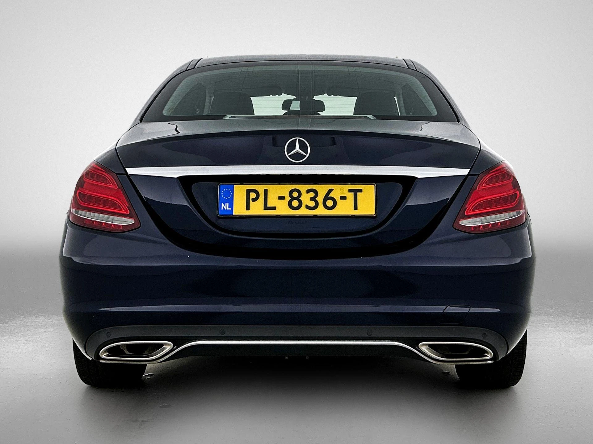 Mercedes-Benz-C-Klasse-image-2