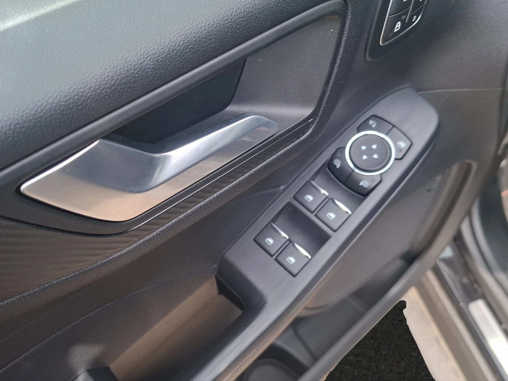 Ford Kuga ST-Line X Aut.*PANO*AHK*360GRAD*LED-MATRIX*NAVI*GRA*WINTER-PKT..