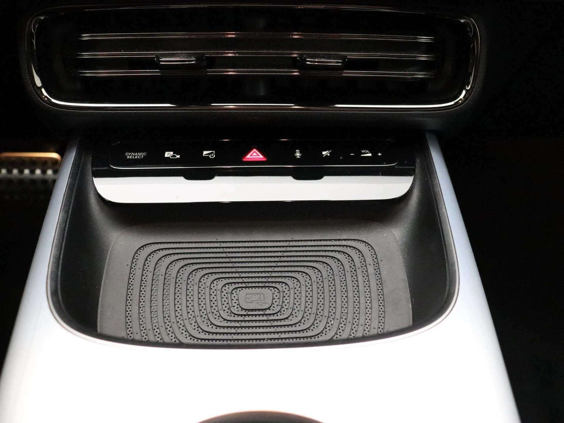 Mercedes-Benz-CLA-image-19