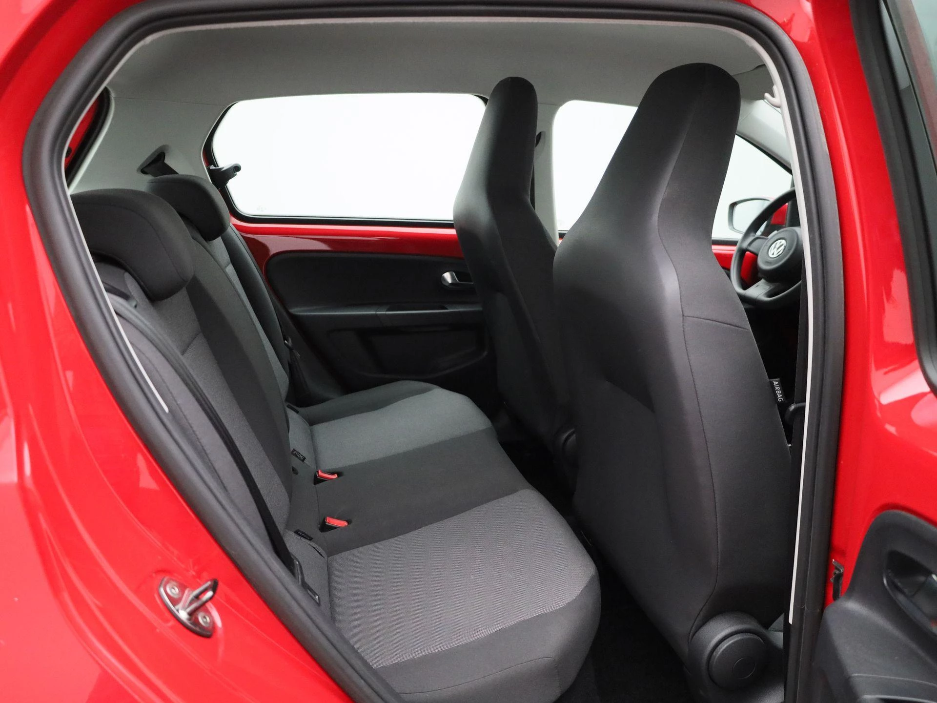 Volkswagen-up!-image-25