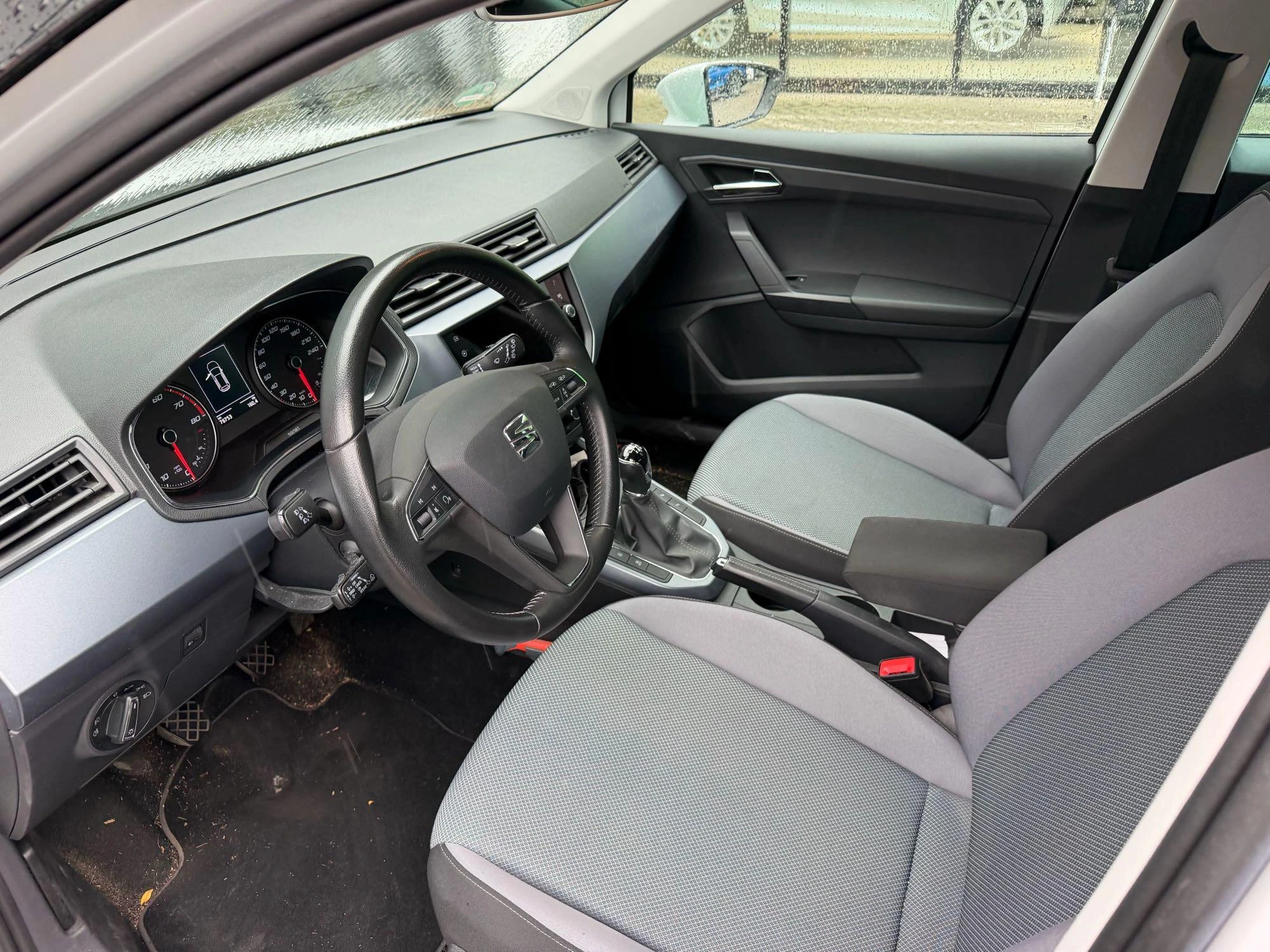 SEAT-Arona-image-2