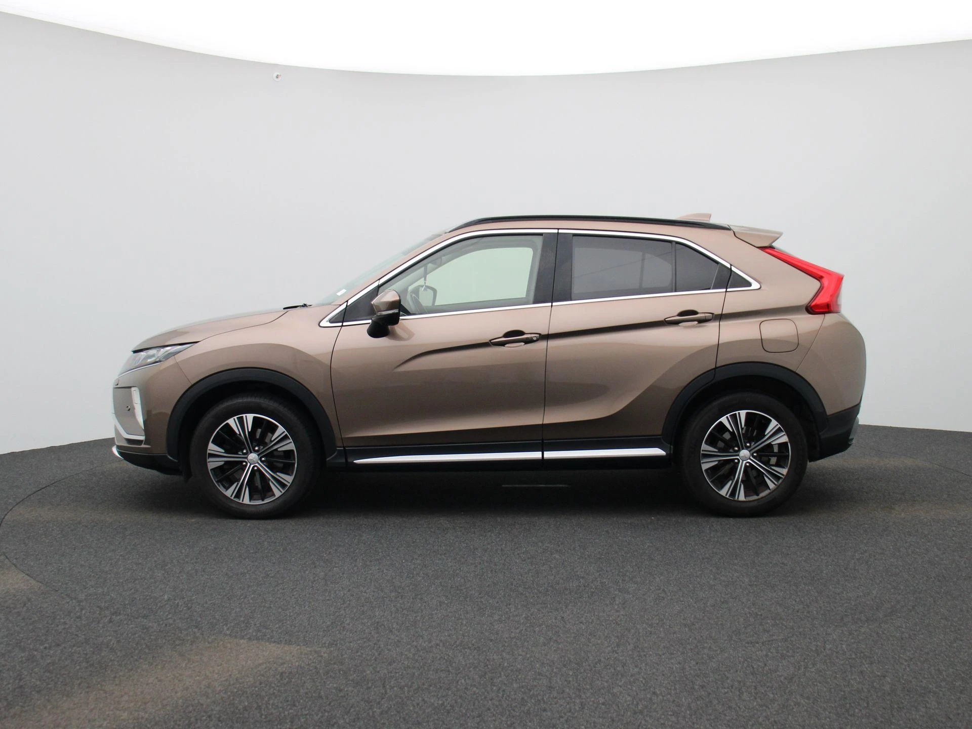 Mitsubishi-Eclipse Cross-image-3