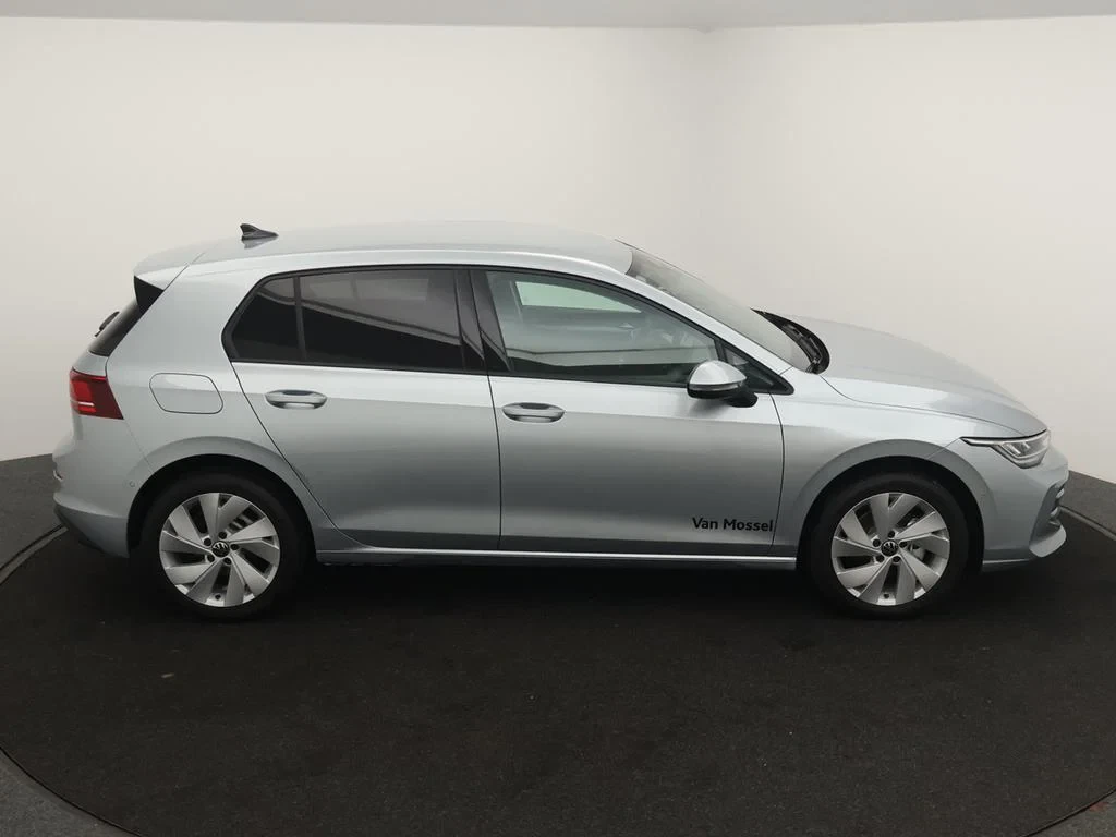 Volkswagen-Golf-image-9