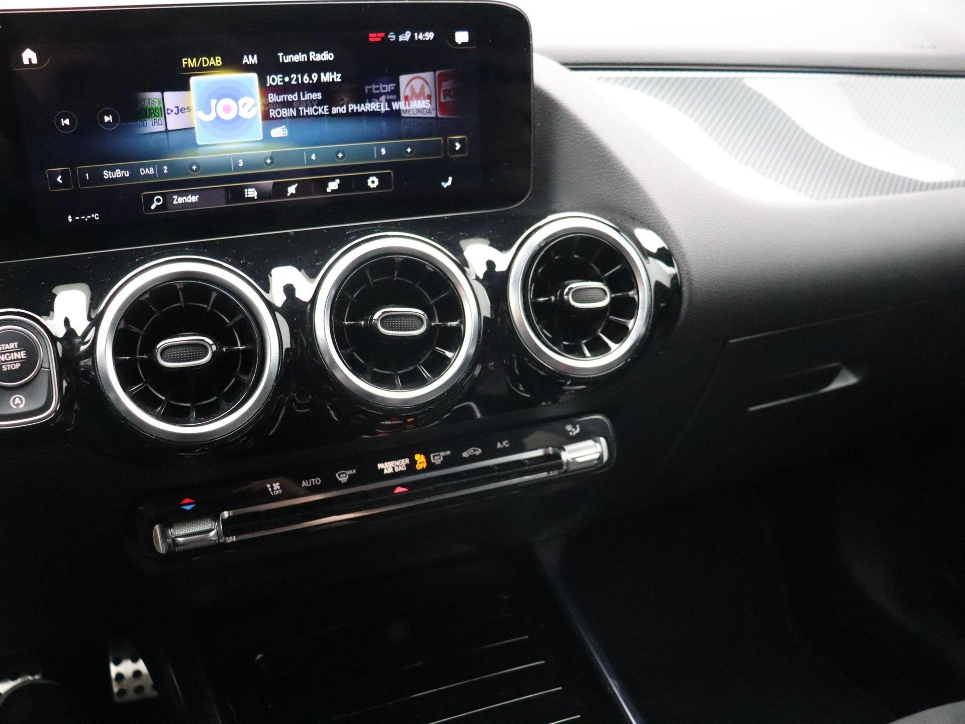 Mercedes-Benz GLA 180 AMG LINE + MULTIBEAM LED + CARPLAY + DISTRONIC PLUS +