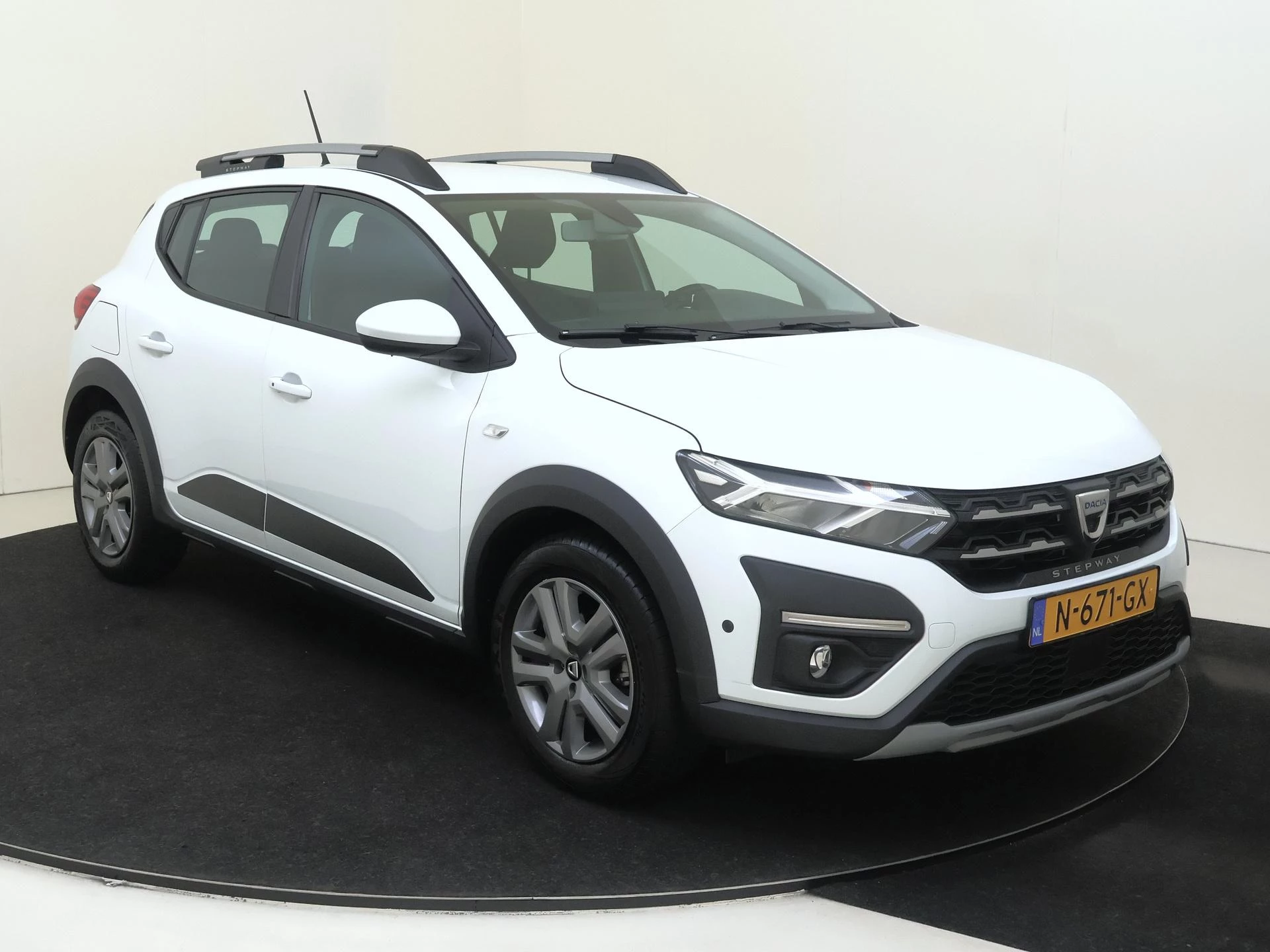 Dacia-Sandero Stepway-image-2