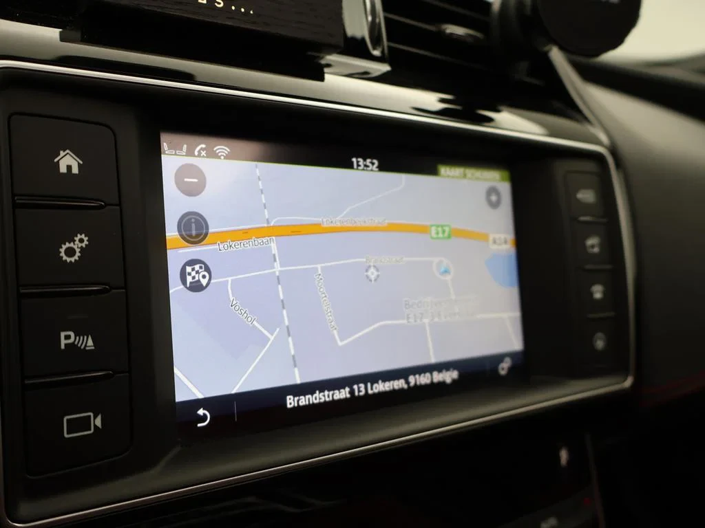 Jaguar-XE-image-16