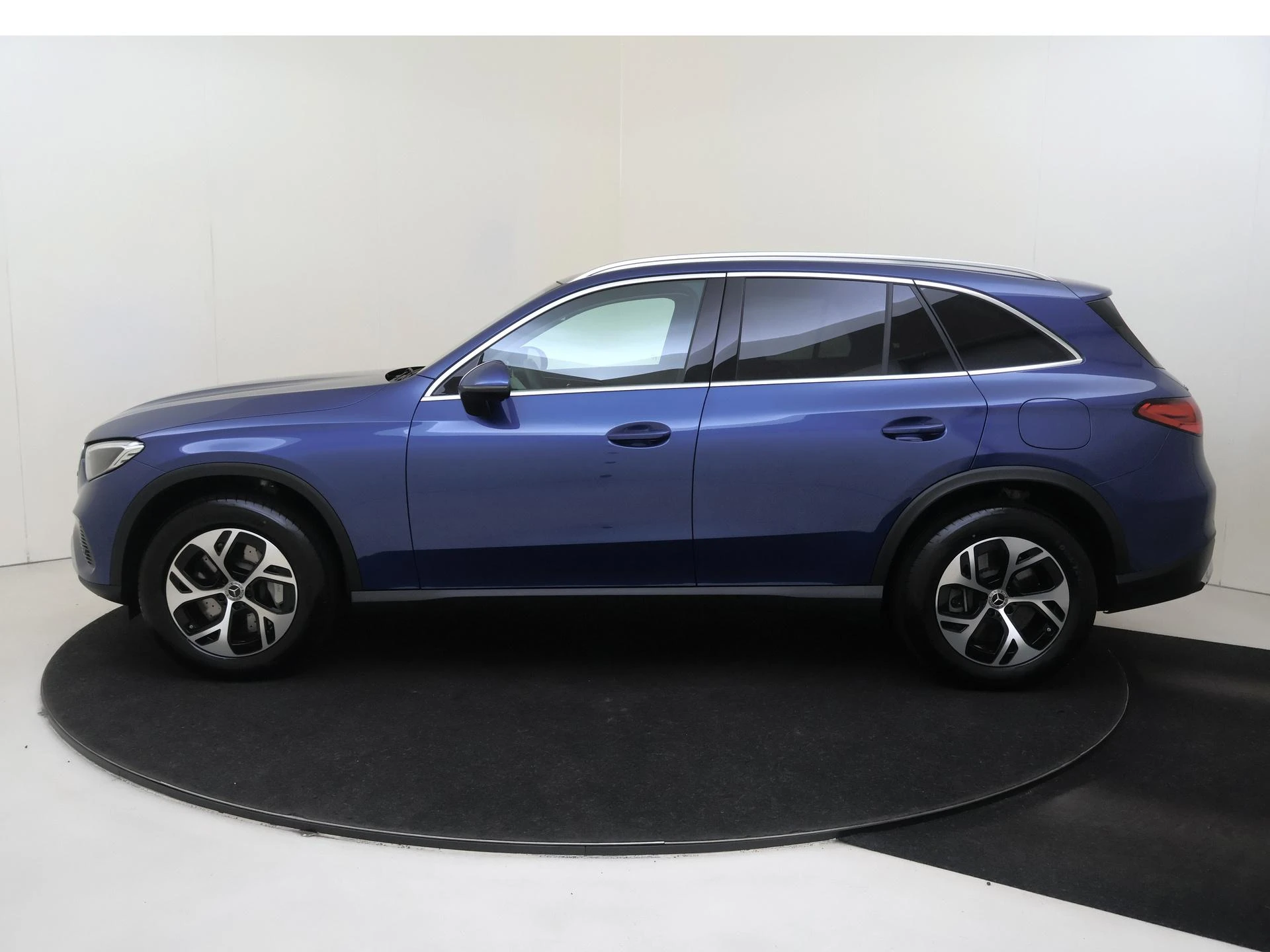 Mercedes-Benz-GLC-image-7