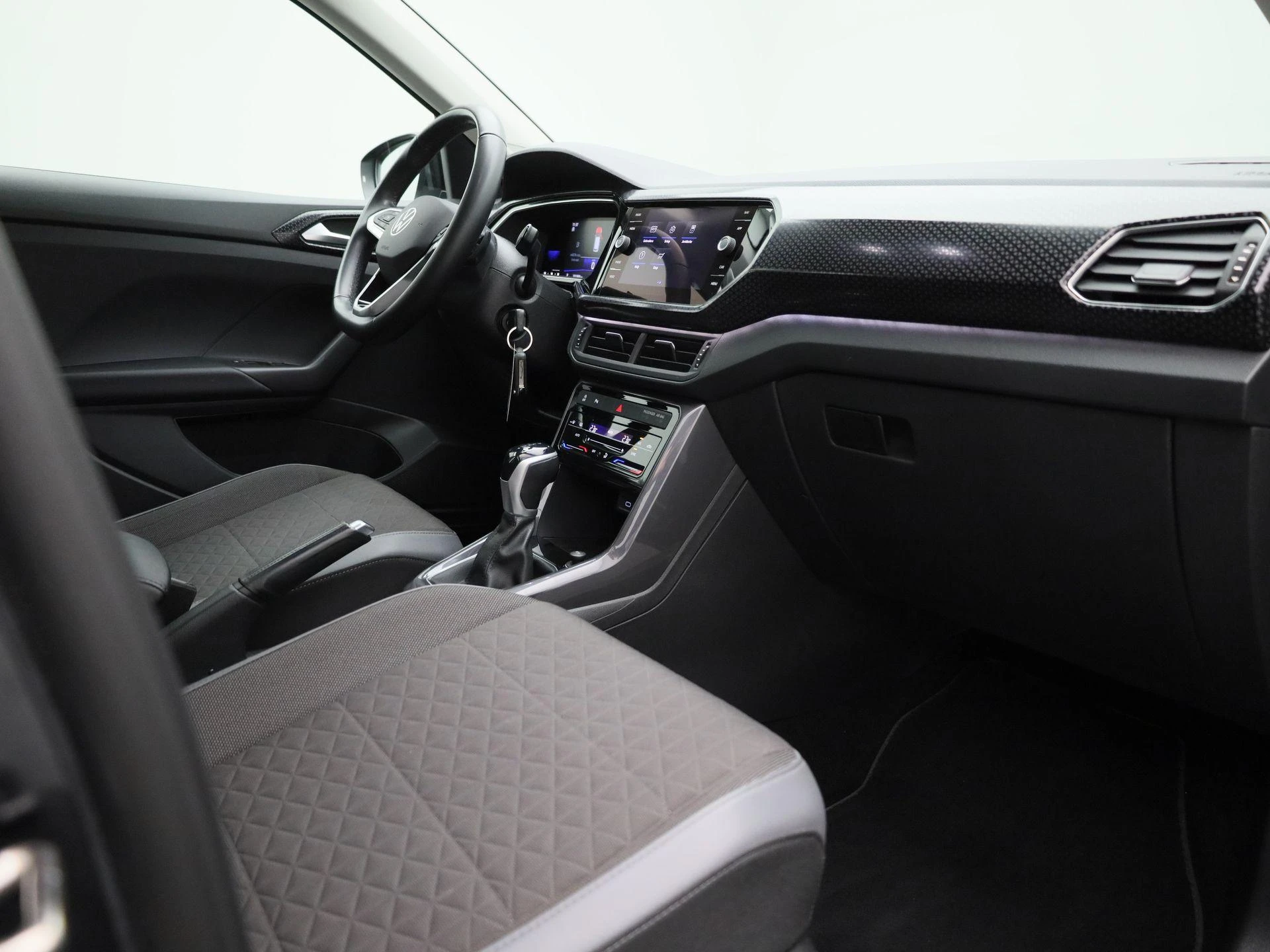 Volkswagen-T-Cross-image-28