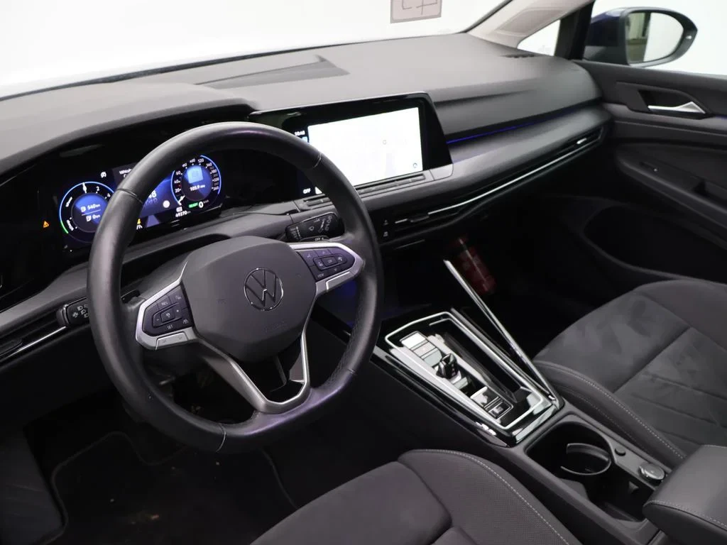 Volkswagen-Golf-image-17