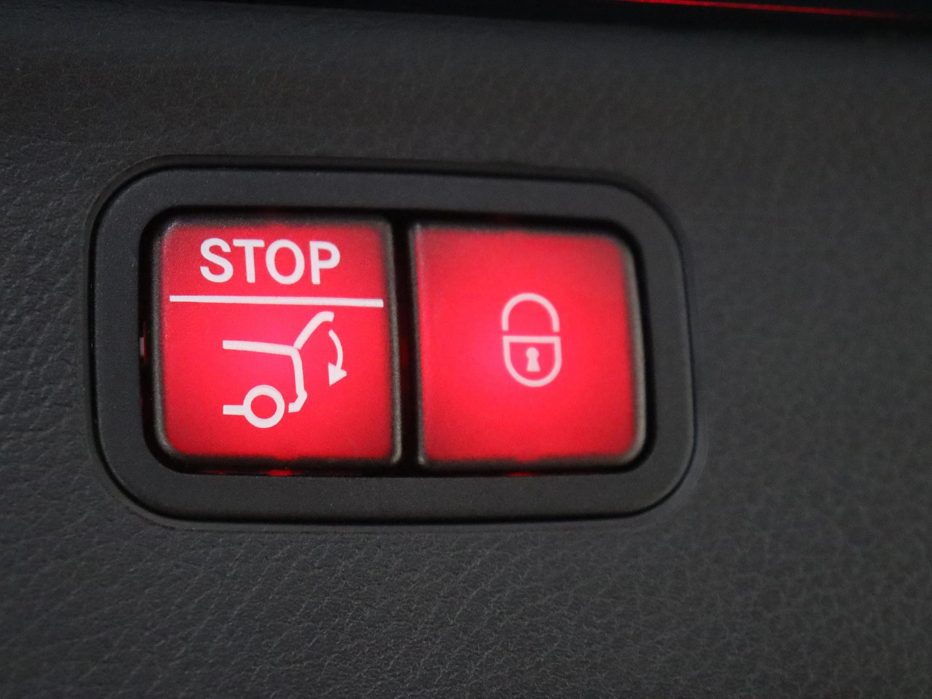 Mercedes-Benz-EQS-image-30