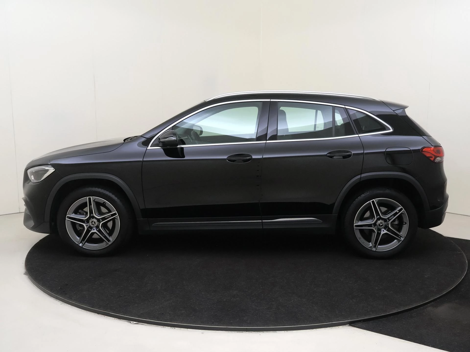Mercedes-Benz-GLA-image-7