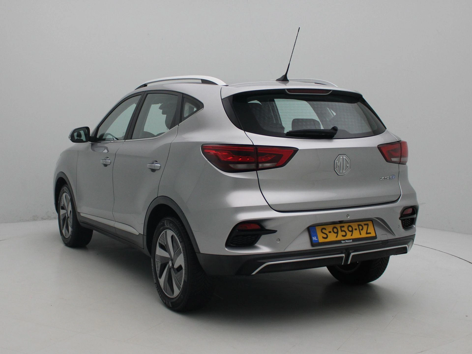 MG-ZS EV-image-1