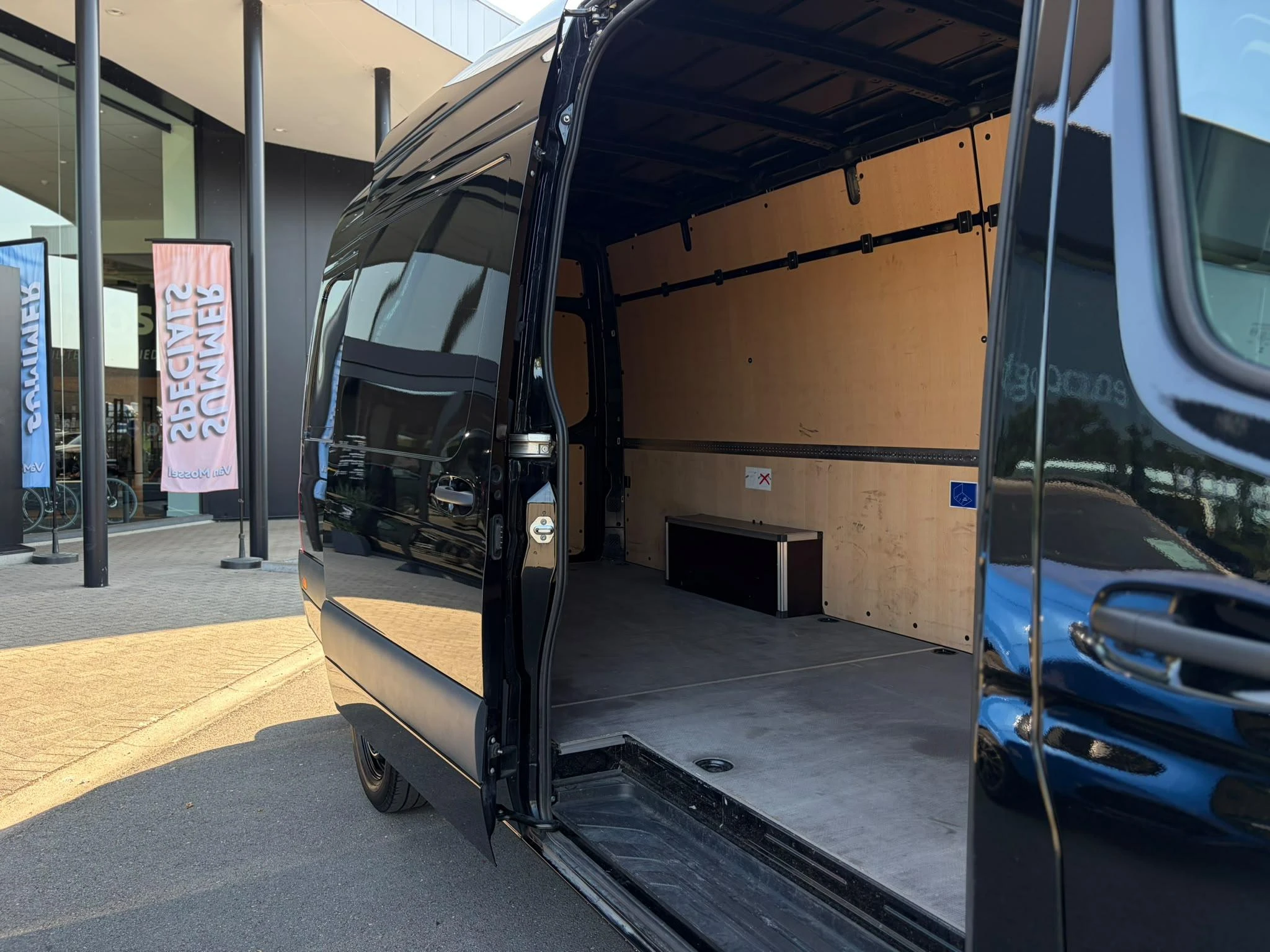 Mercedes-Benz-Sprinter-image-23