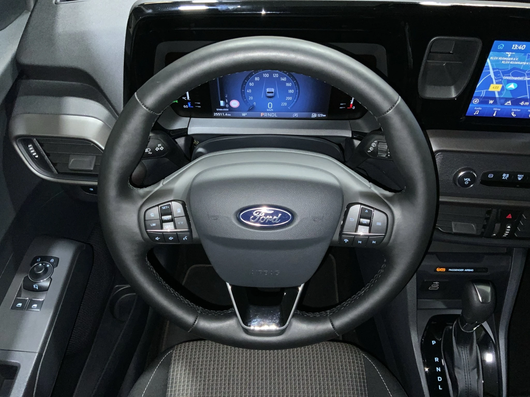 Ford-Tourneo Courier-image-12