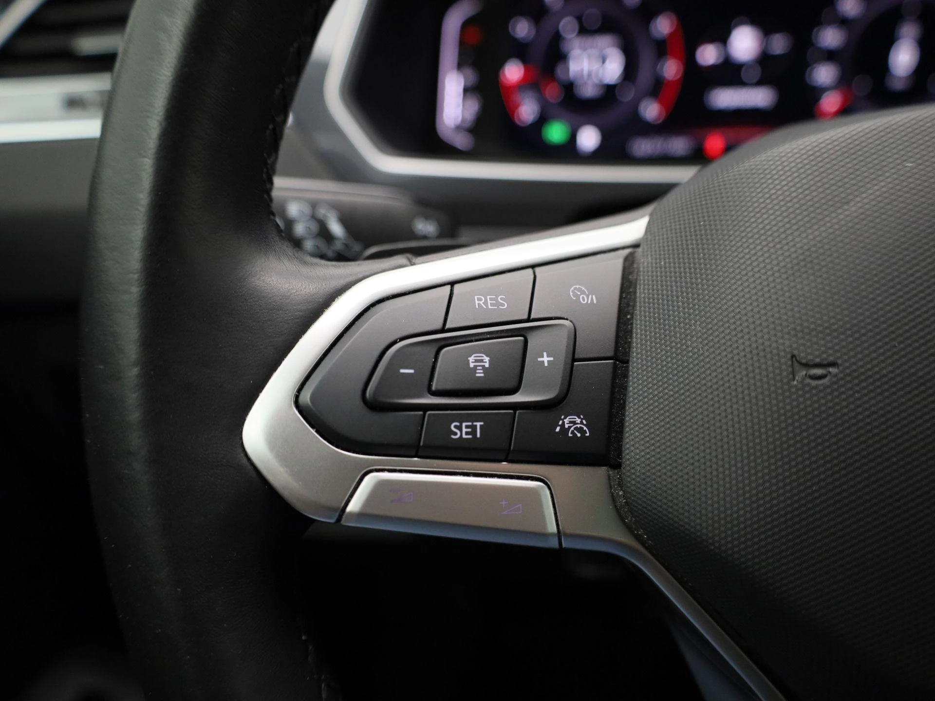 Volkswagen-Tiguan-image-20