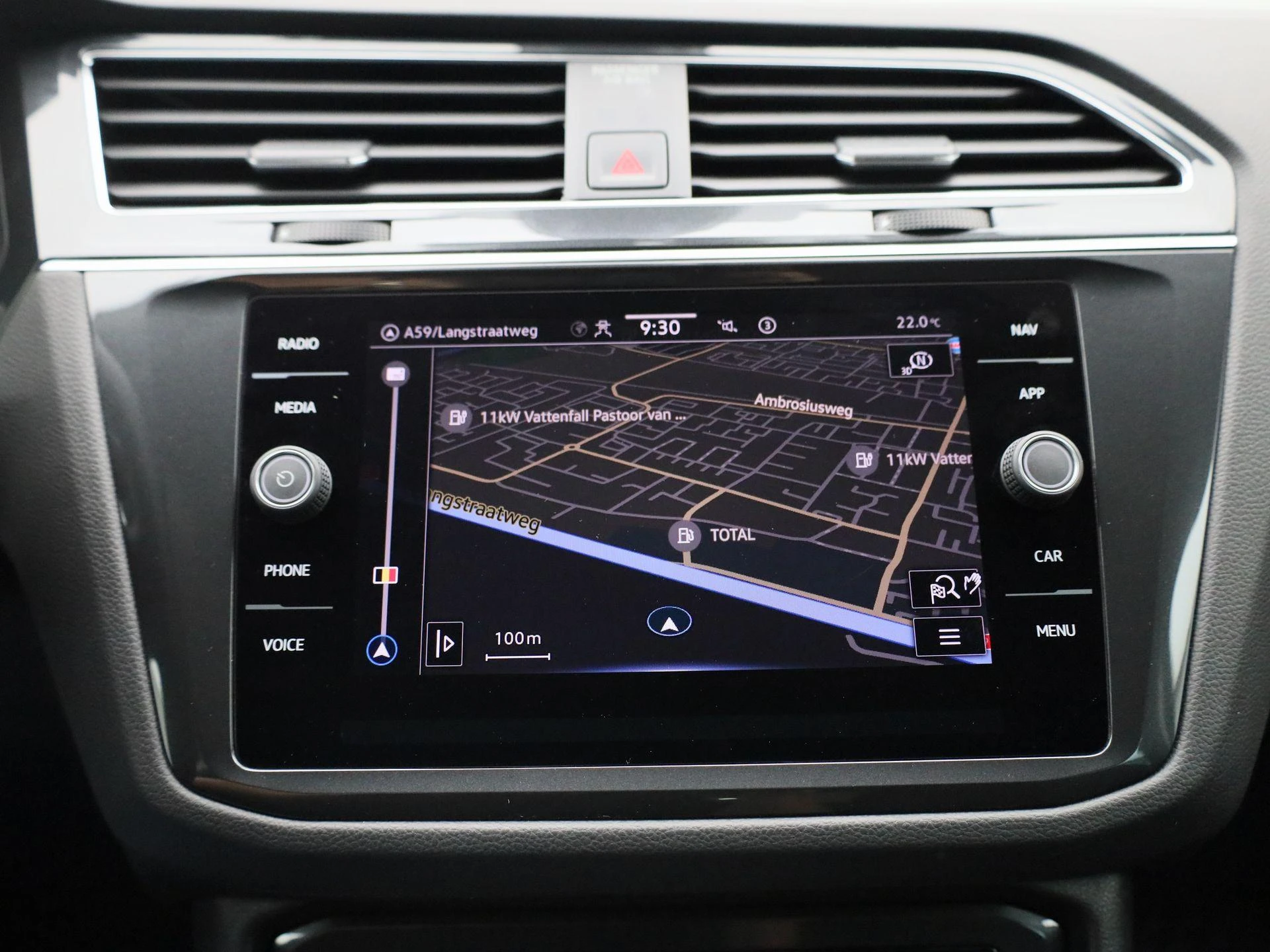 Volkswagen-Tiguan-image-16