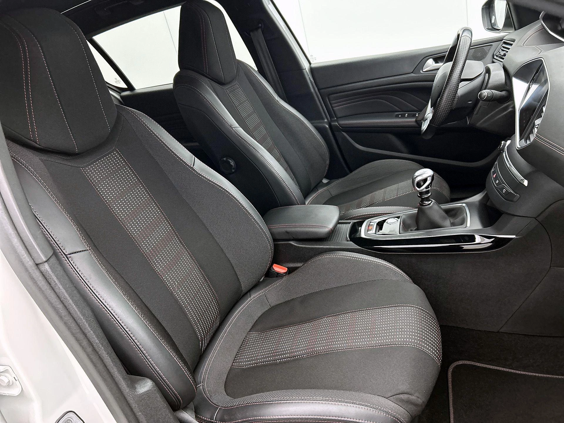 Peugeot-308-image-42