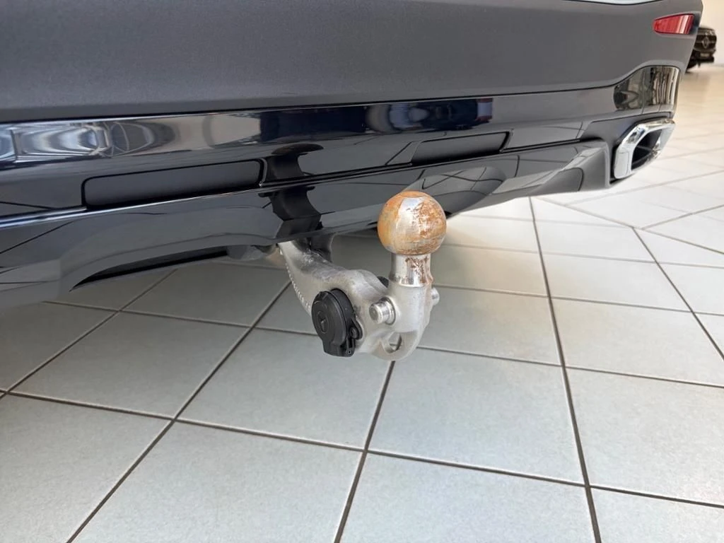 Mercedes-Benz-GLC 300 d-image-17