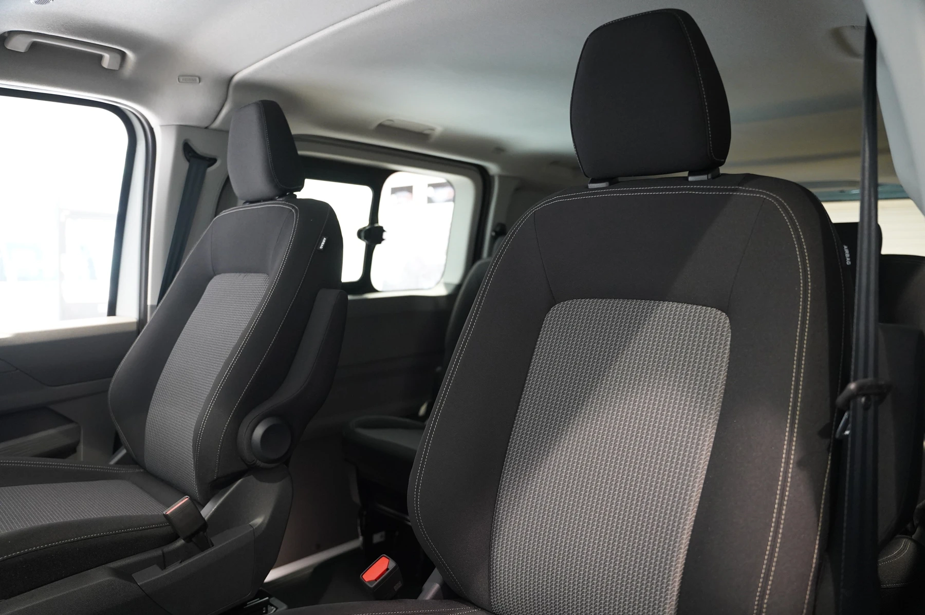 Volkswagen-Transporter-image-24