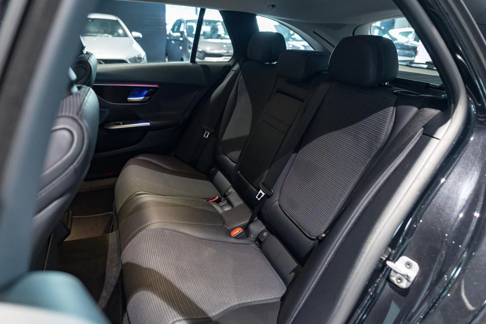 Mercedes-Benz-C-Klasse-image-14