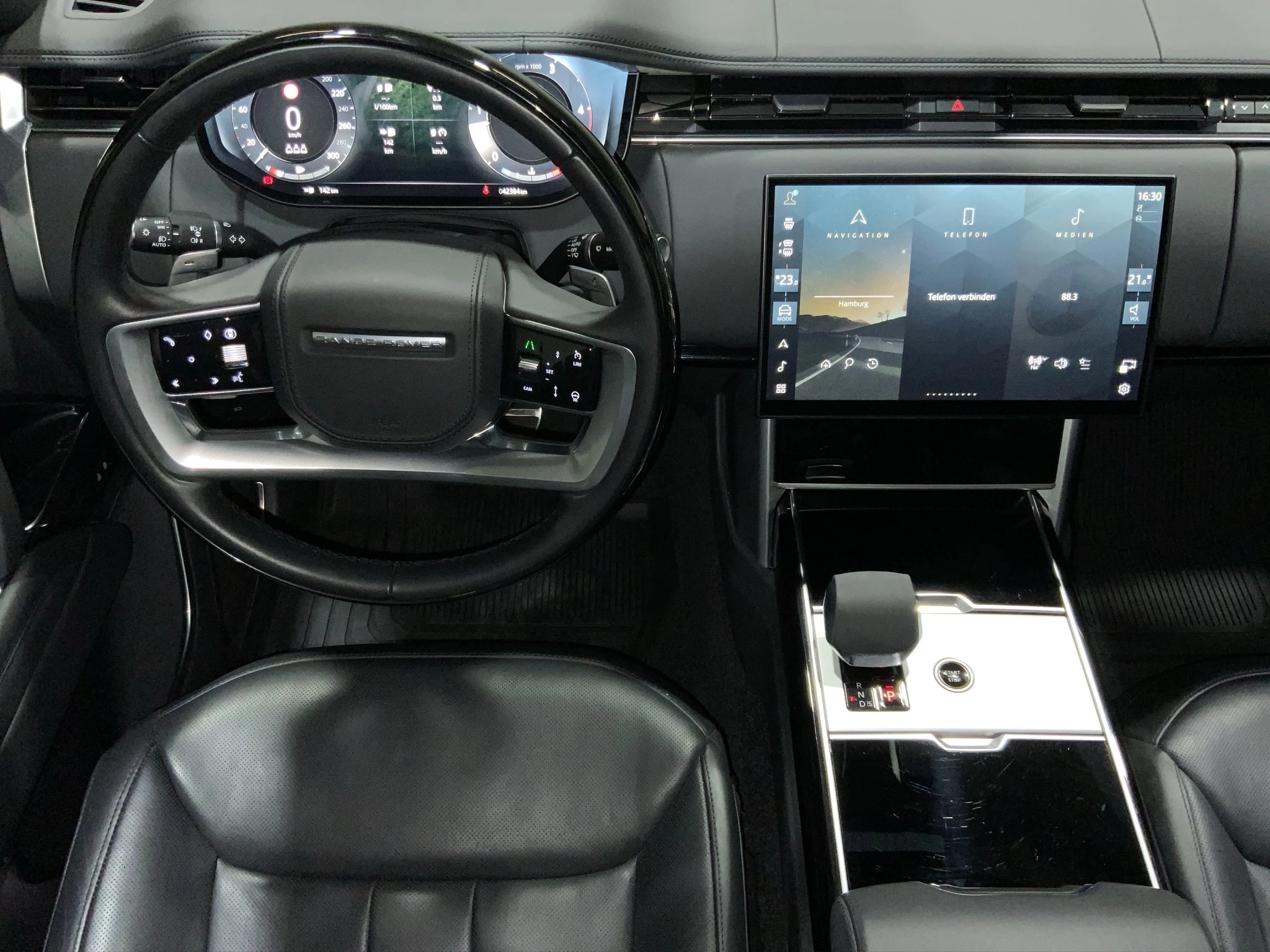 Land Rover--image-8