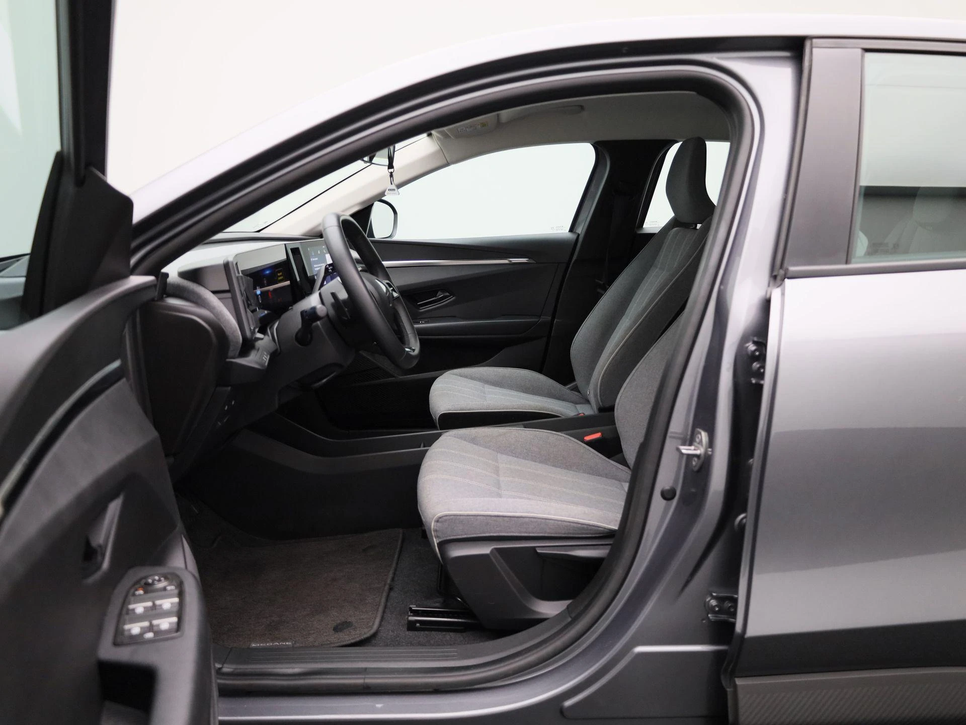 Renault-Megane E-Tech-image-8