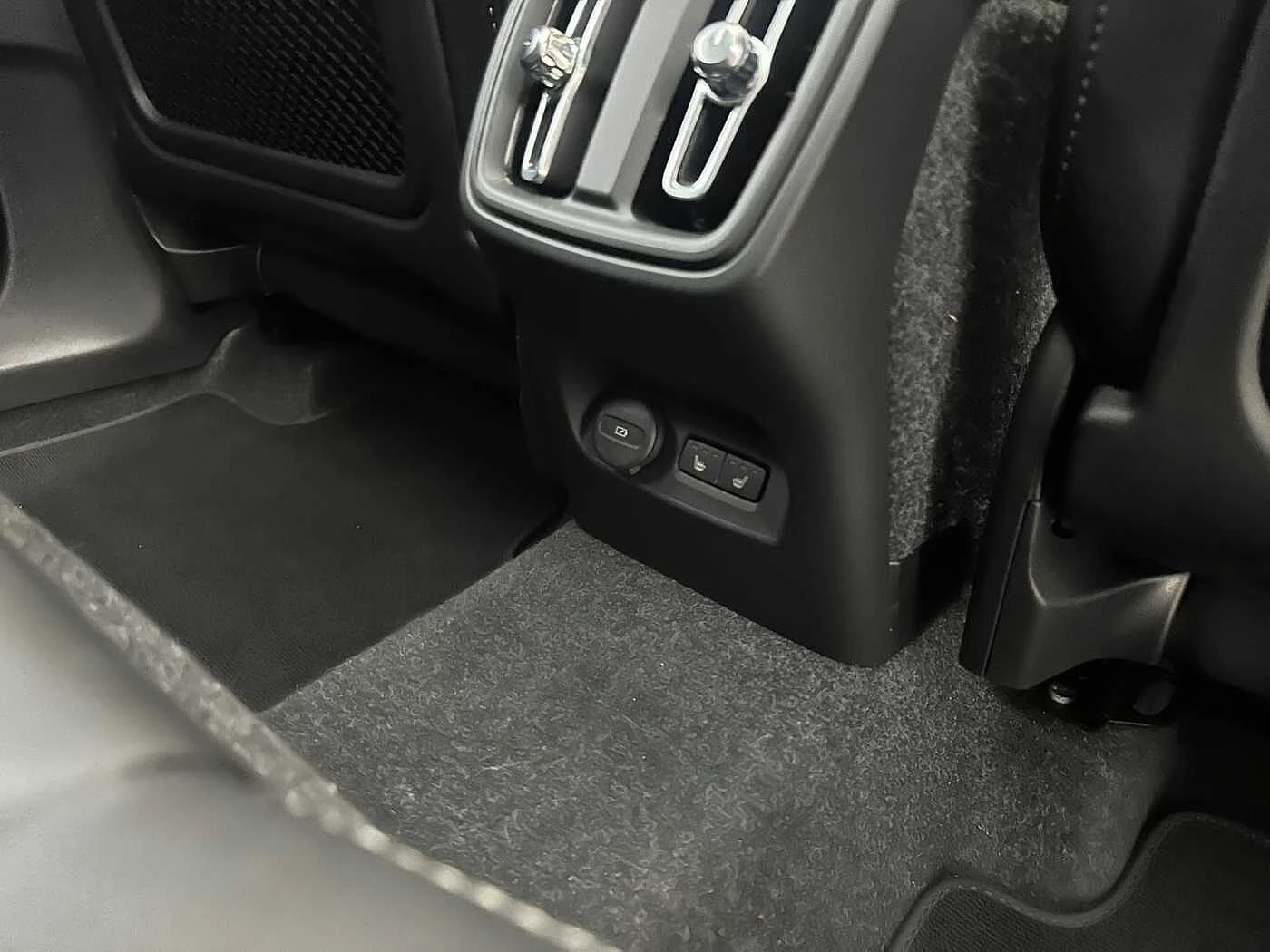 Volvo-XC40-image-28