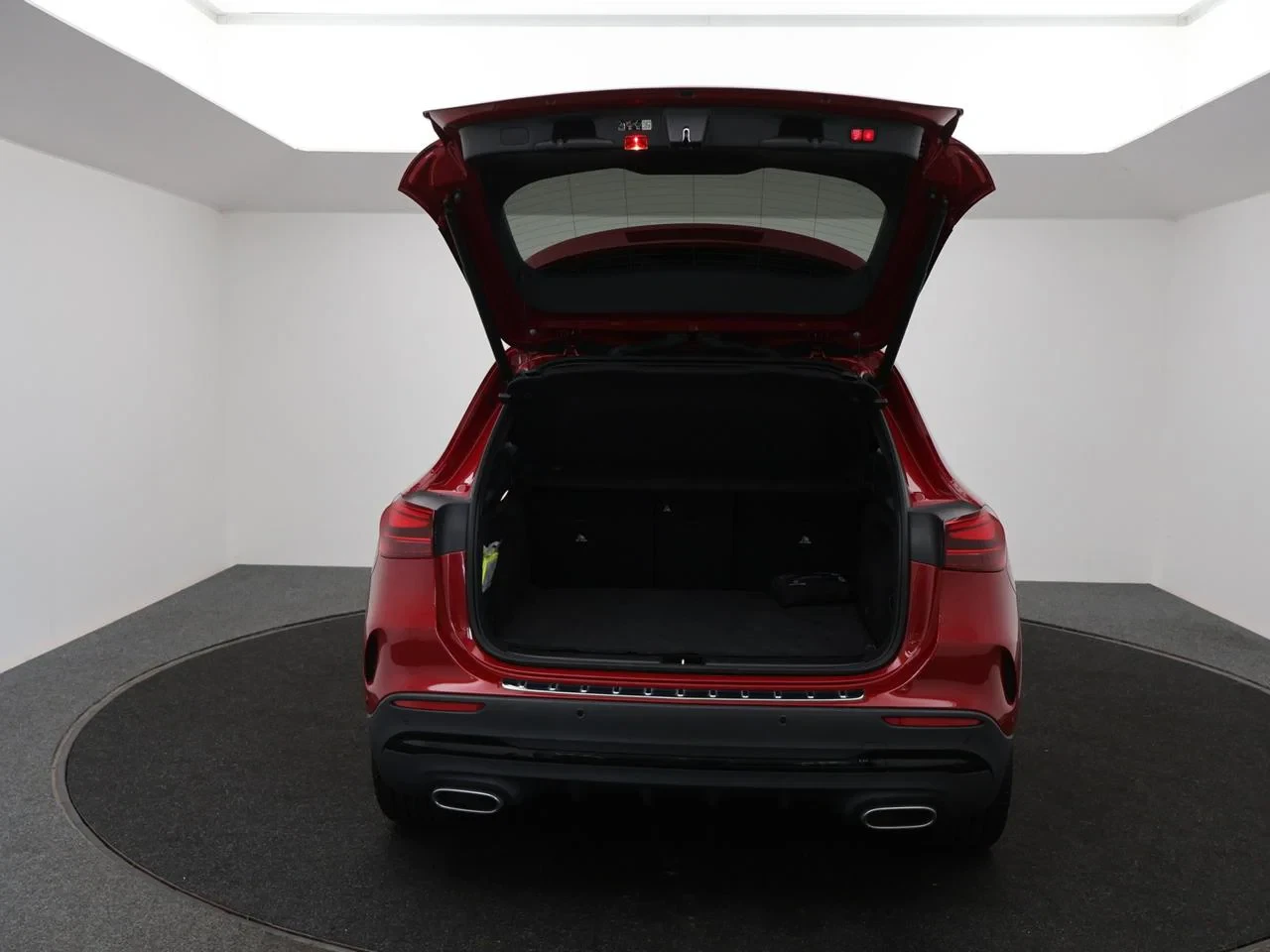Mercedes-Benz-GLA-image-28