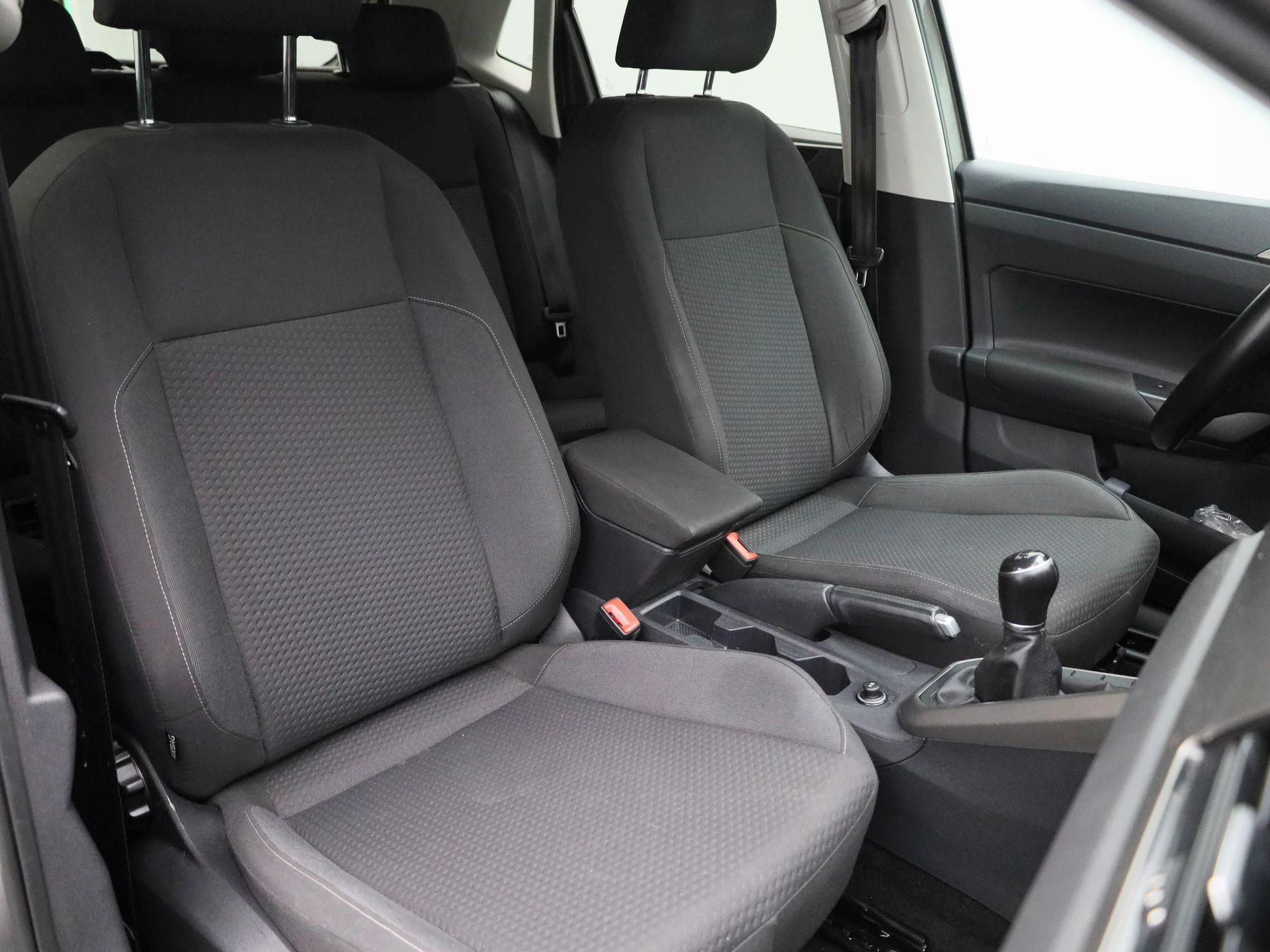 Volkswagen-Polo-image-31