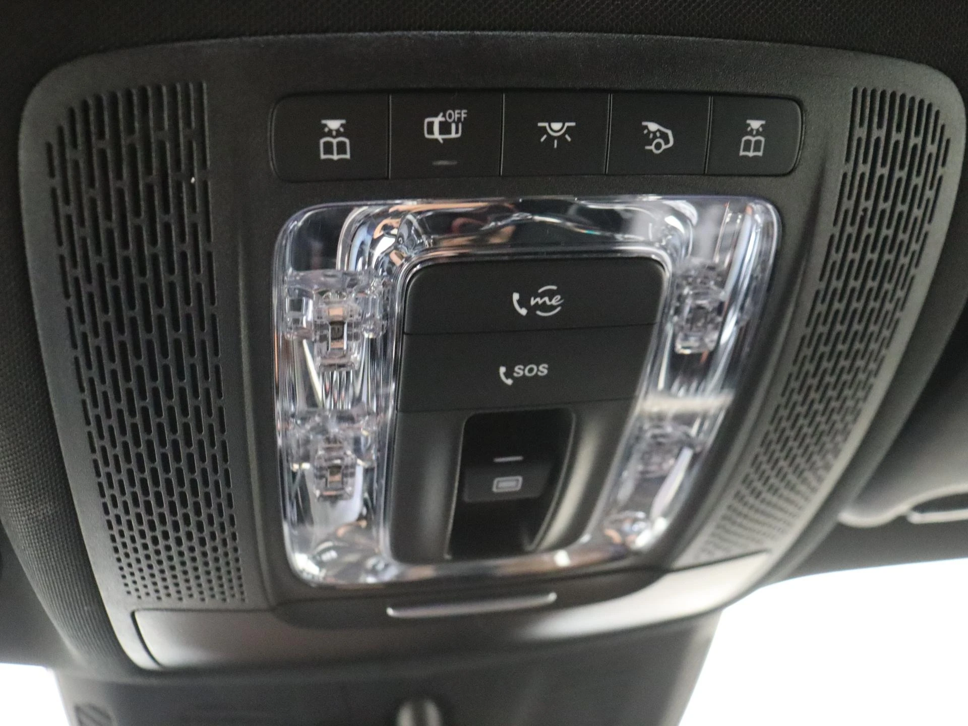 Mercedes-Benz-GLB-image-26