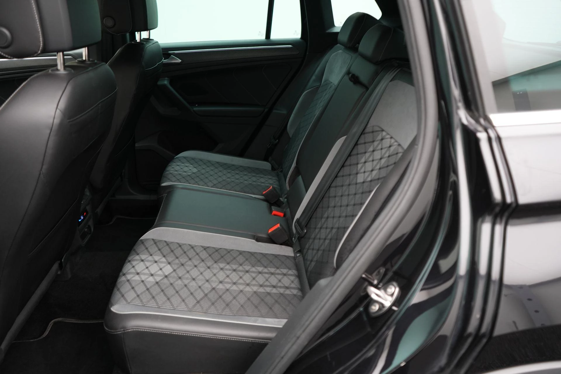 Volkswagen-Tiguan-image-10