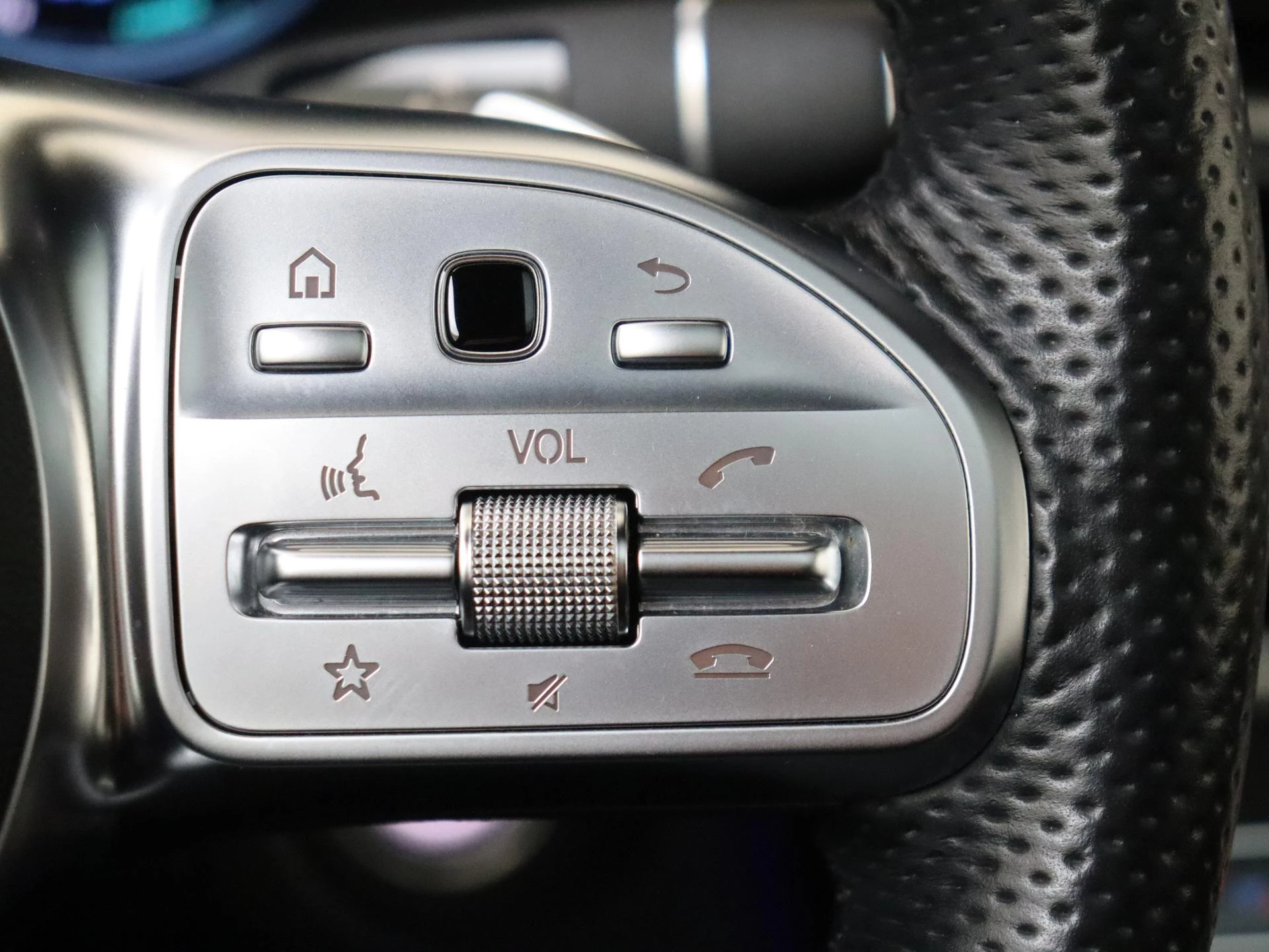 Mercedes-Benz-GLC-image-13