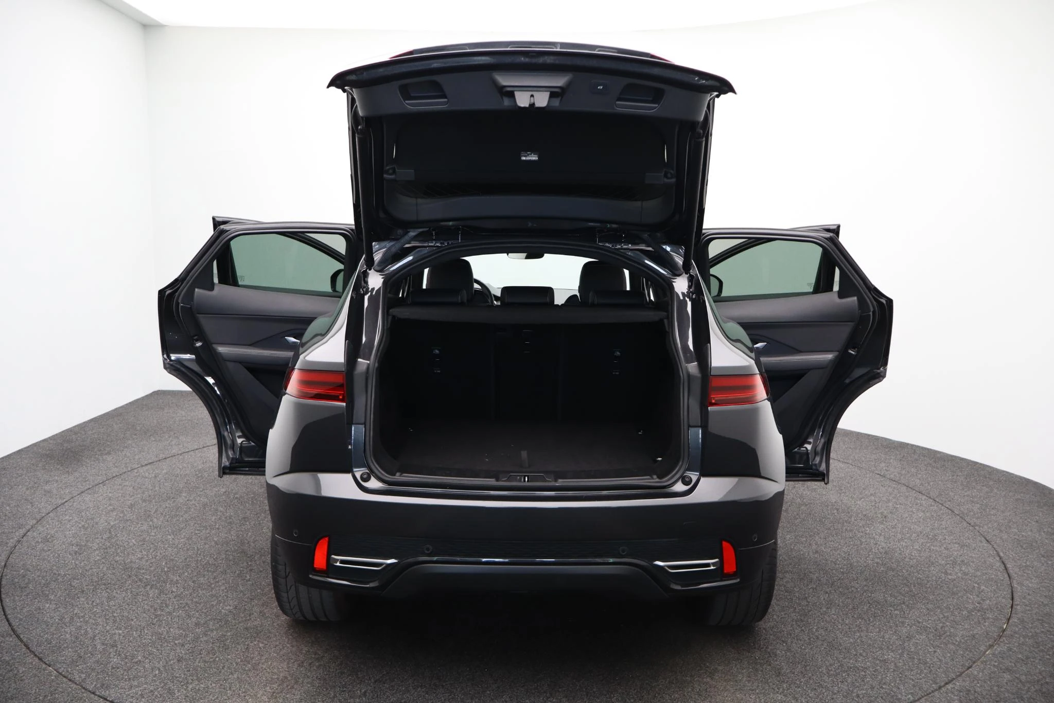 Jaguar-E-PACE-image-13
