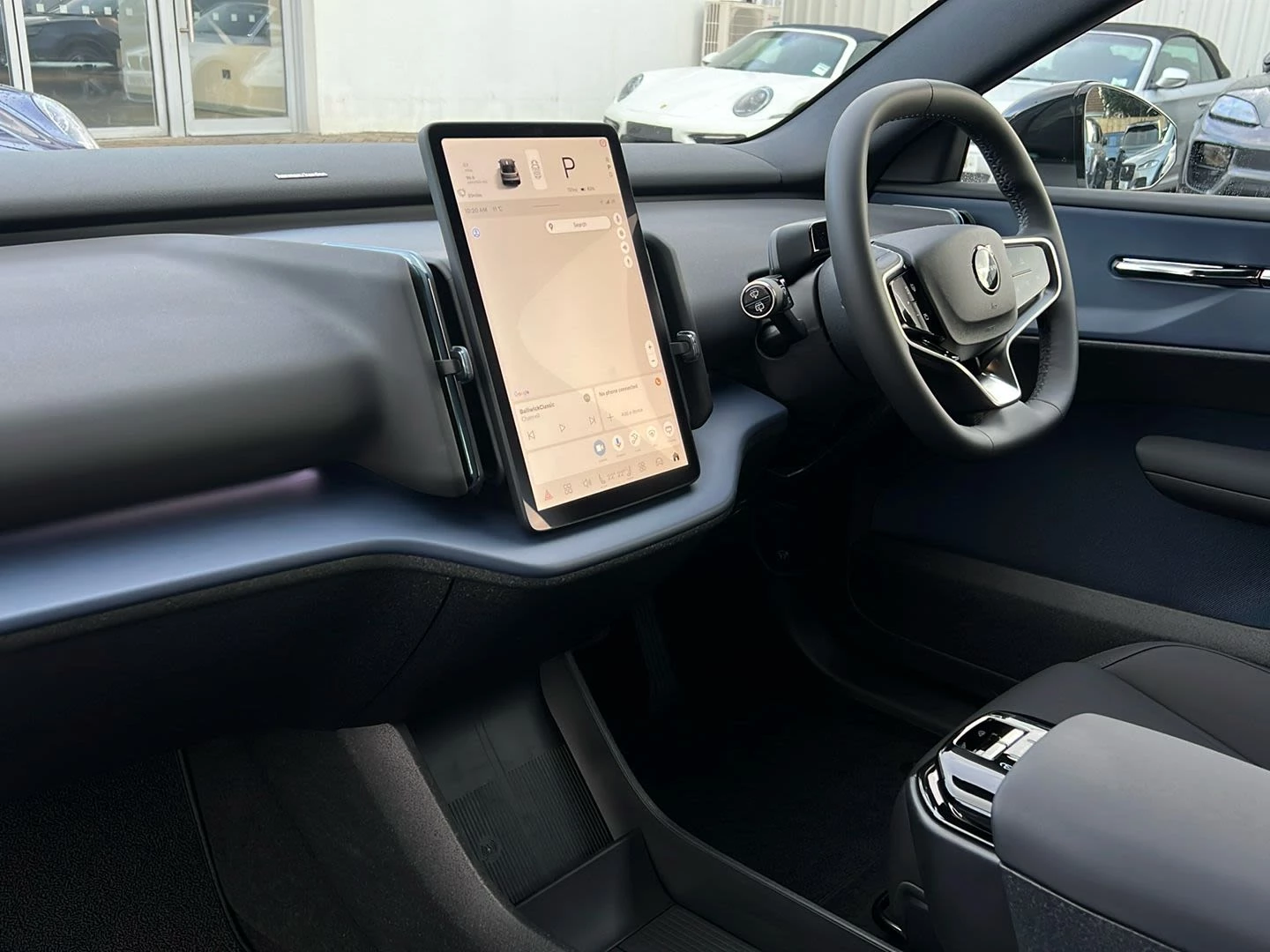 Volvo EX30, image 3