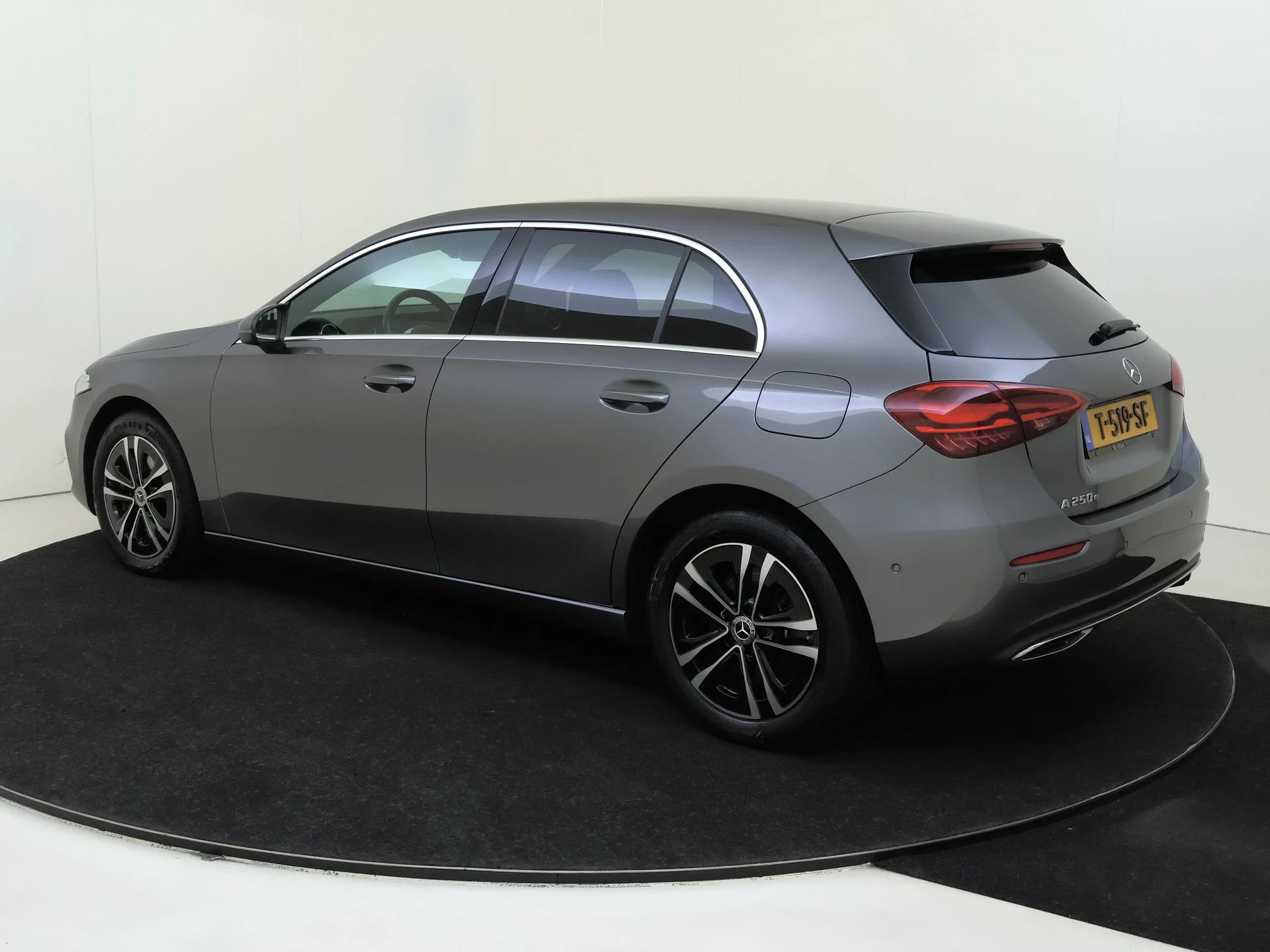 Mercedes-Benz-A-Klasse-image-2