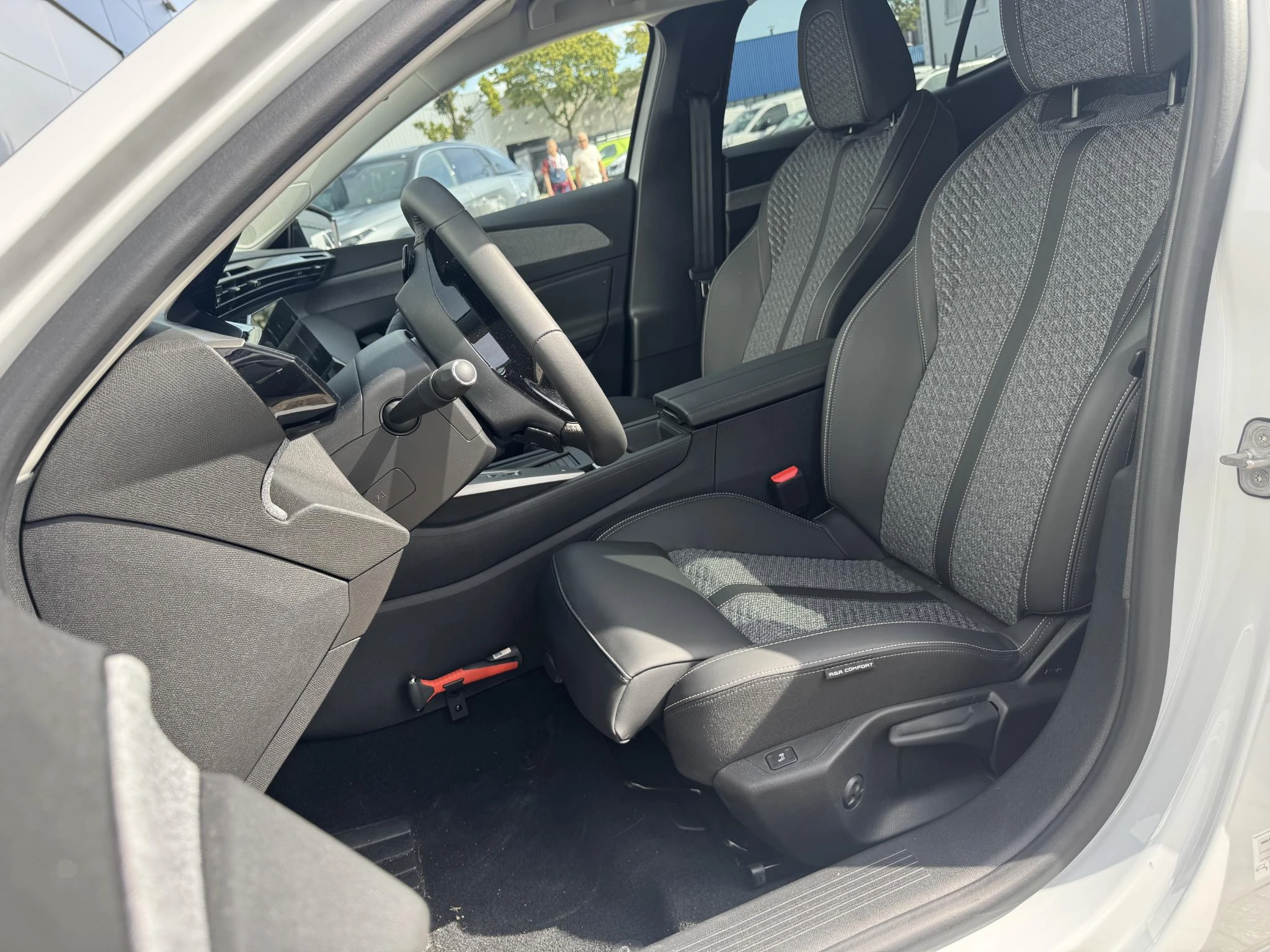 Peugeot-408-image-11