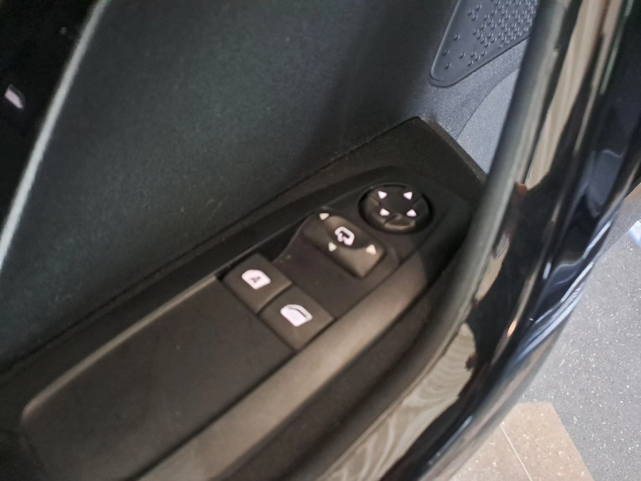 Peugeot-208-image-16