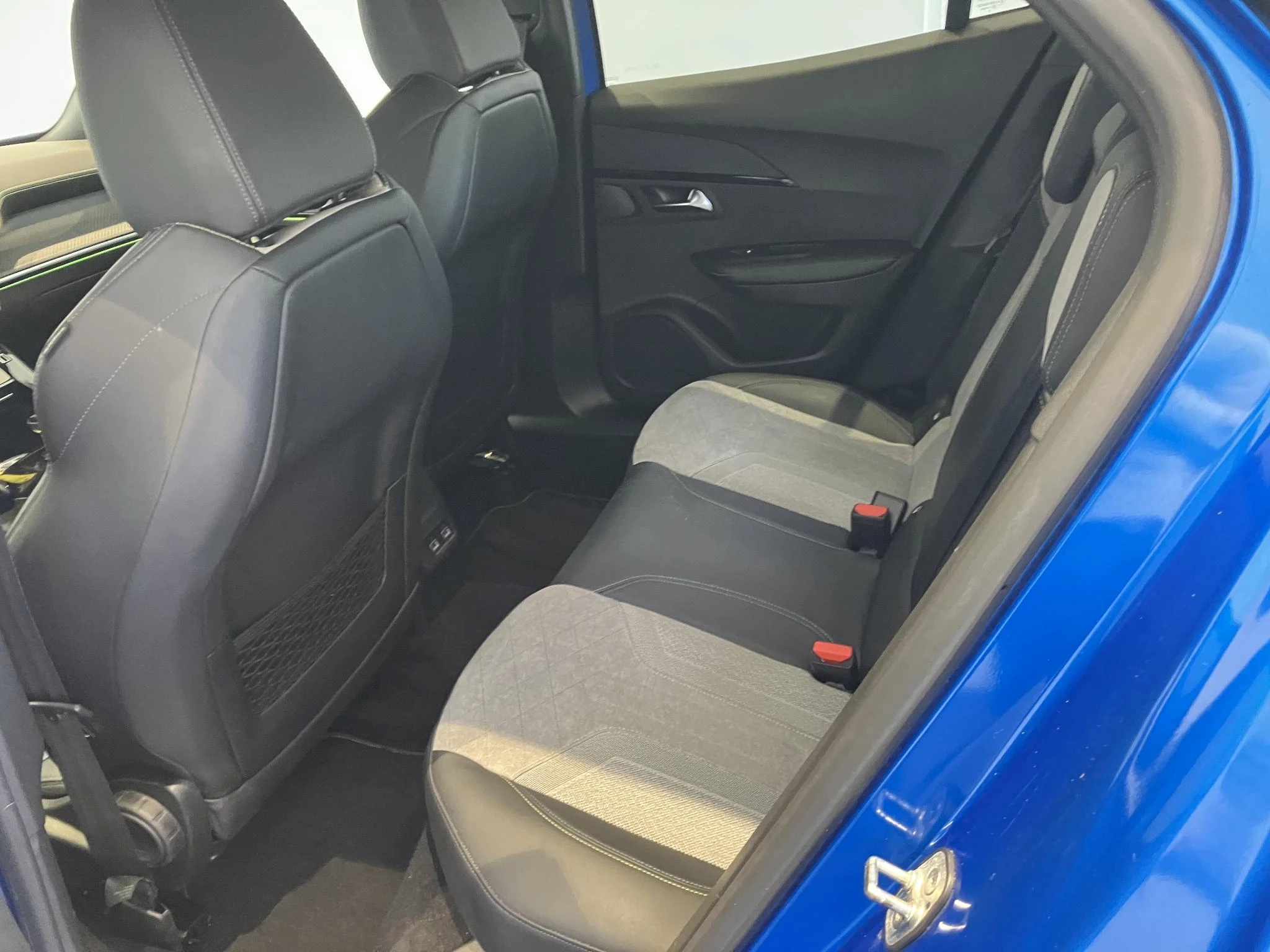 Peugeot-e-2008-image-12