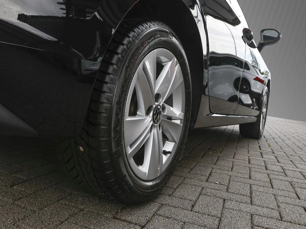 Volkswagen-Golf-image-4