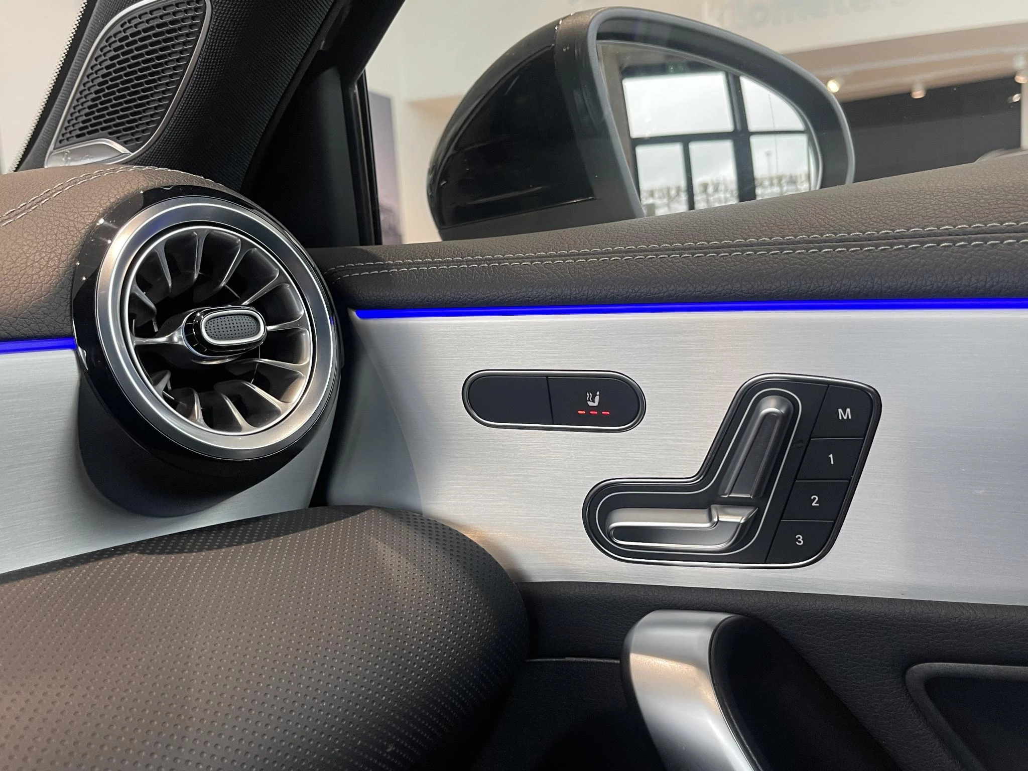 Mercedes-Benz Classe A 250 e AMG Line + LEDER + BURMESTER + MULTIBEAM LED + CARPLAY +