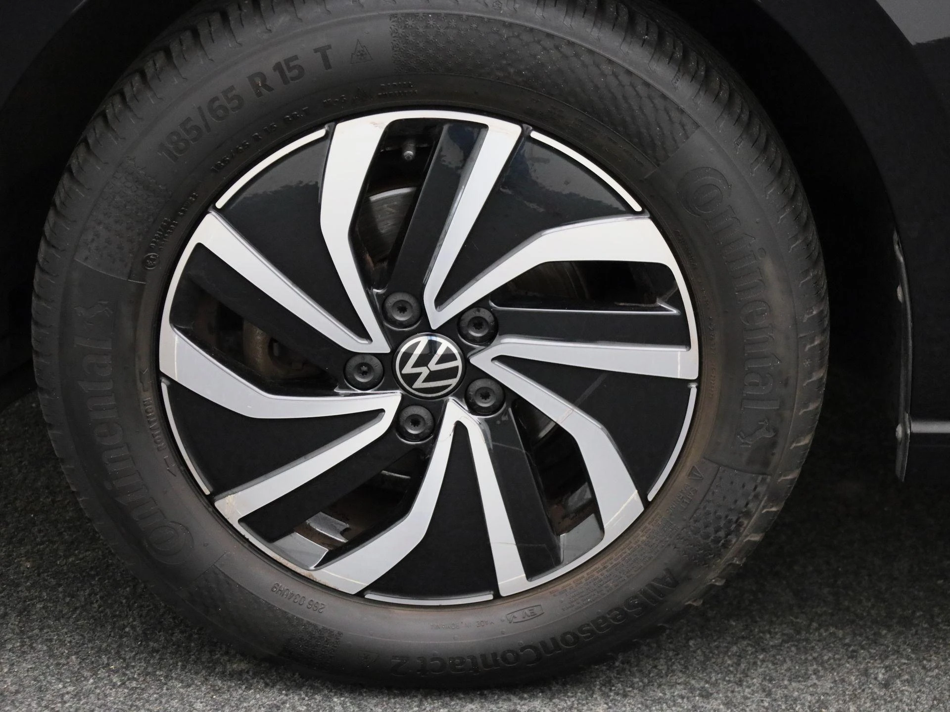 Volkswagen-Polo-image-14
