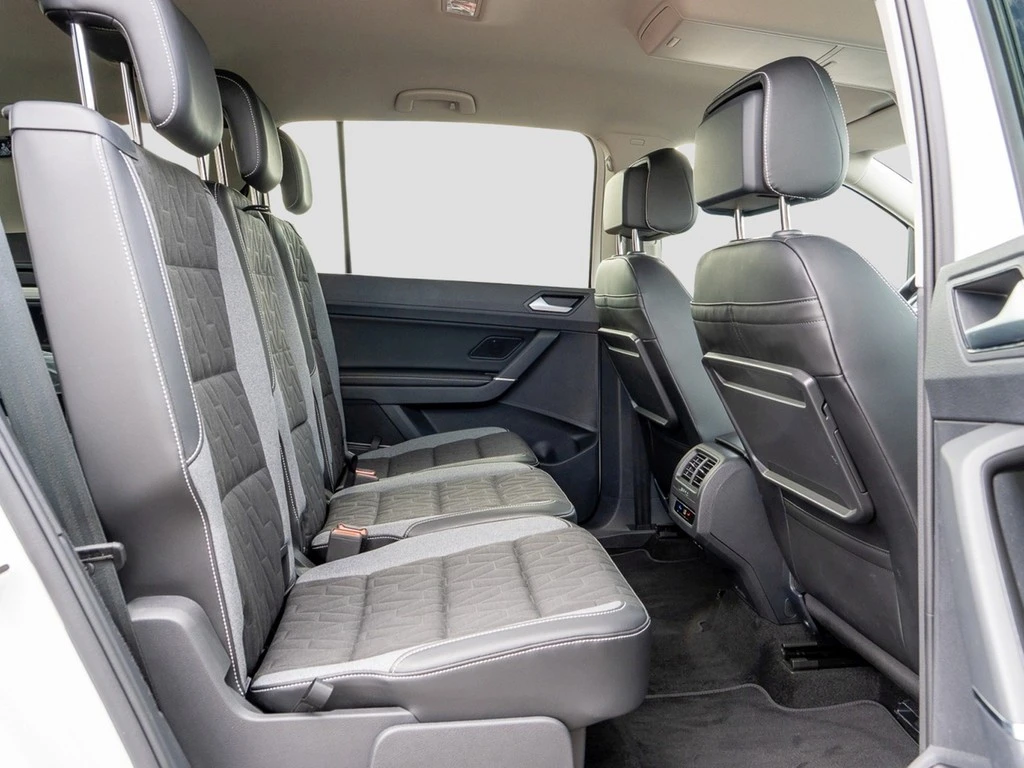 Volkswagen-Touran-image-8
