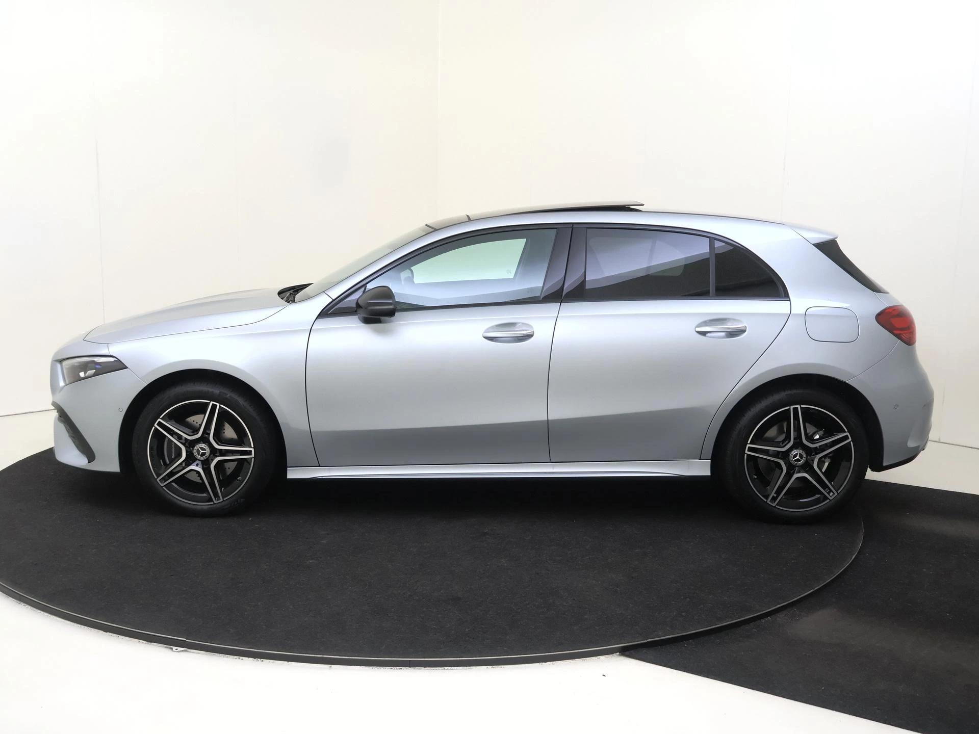 Mercedes-Benz-A-Klasse-image-7