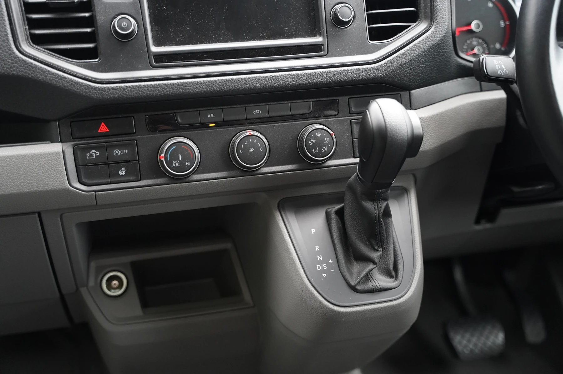 Volkswagen-California-image-24