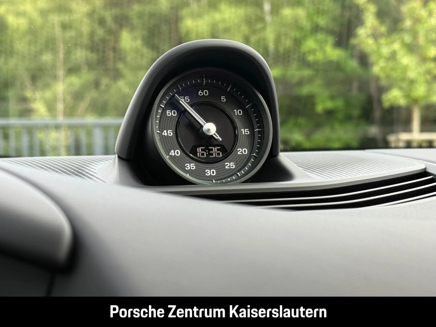 Porsche Taycan Black Edition InnoDrive HA-Lenkung HeadUp black edition